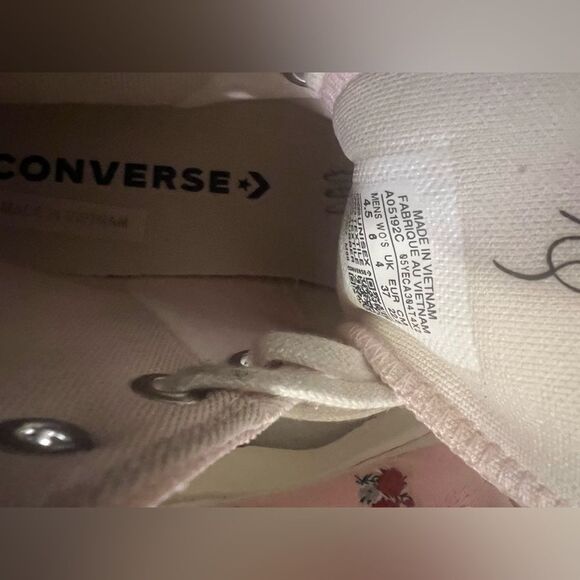 - Converse Chuck Taylor All Star Pink With Roses Sz 6 - Picture 4 of 11